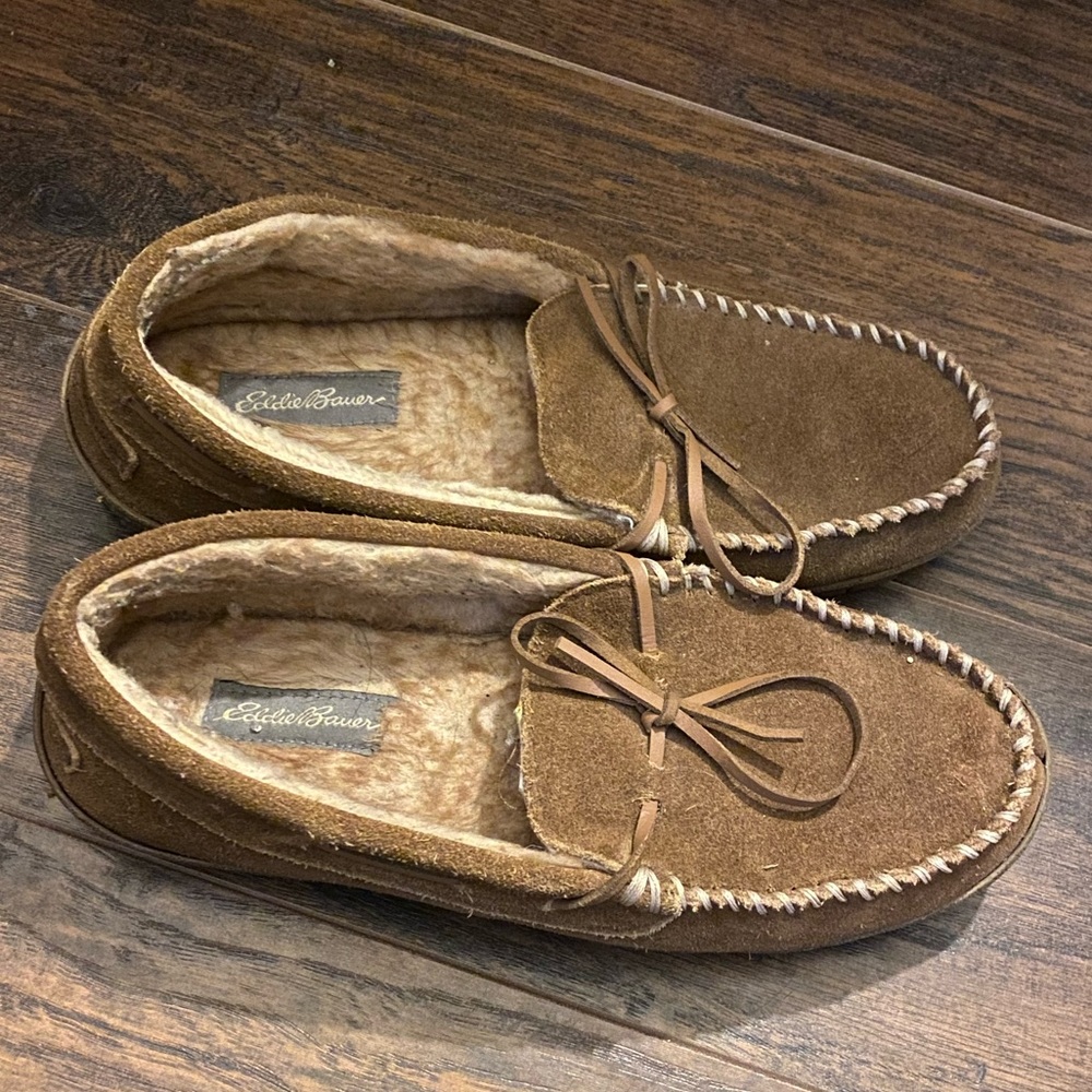 Eddie Bauer men’s moccasin slippers size 8-9 (M)